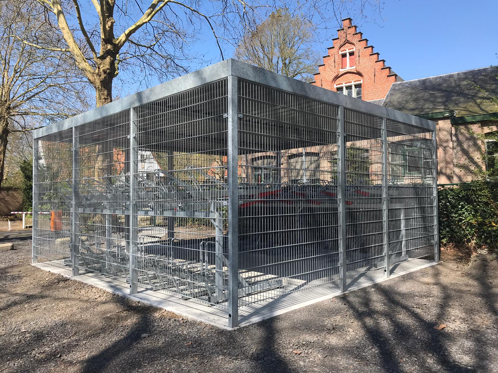 Klaver Fietsparkeren- shelter - CuBic mesh - Mintus Brugge (1)